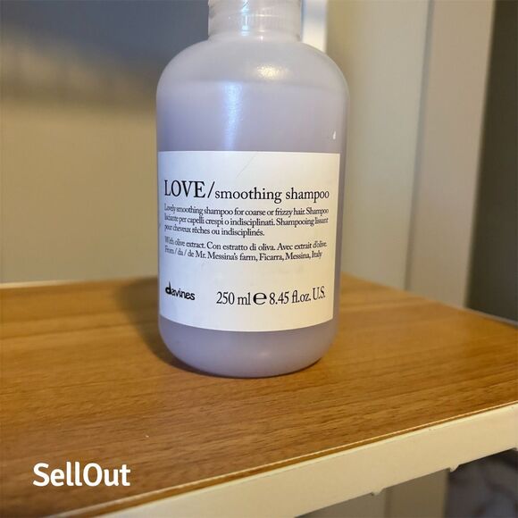 Davines Love Smoothing Shampoo 8.45 fl oz for Frizzy Coarse Hair - Picture 2 of 3
